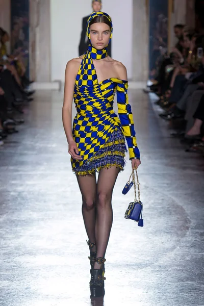 Look 32